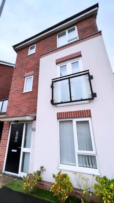 3 Stories, 5 Bedroom House In Prime Location With Balcony And Shared Garden 利物浦 外观 照片