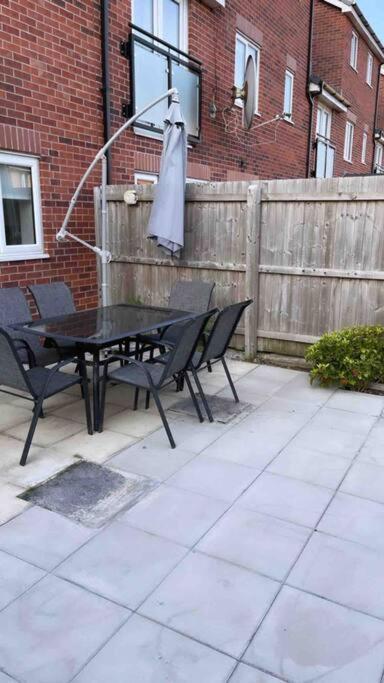 3 Stories, 5 Bedroom House In Prime Location With Balcony And Shared Garden 利物浦 外观 照片