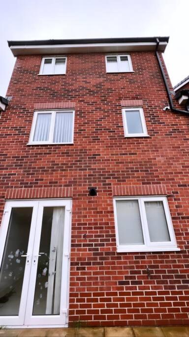 3 Stories, 5 Bedroom House In Prime Location With Balcony And Shared Garden 利物浦 外观 照片